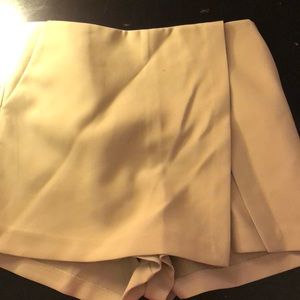 Forever 21 skirt w/ build in shorts and pocket(M)